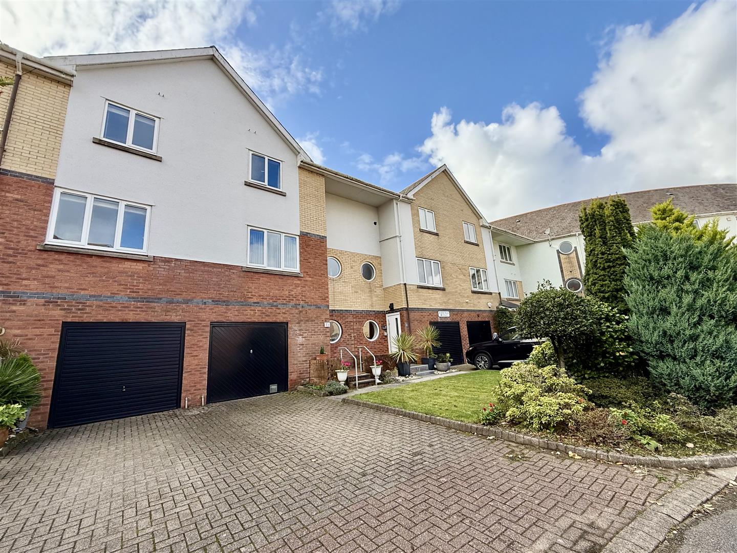 Marine Walk, Maritime Quarter, Marina, Swansea, SA1 1YQ